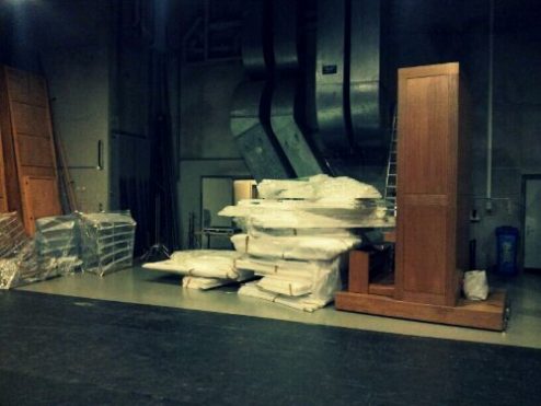 Scenography unload to the theater